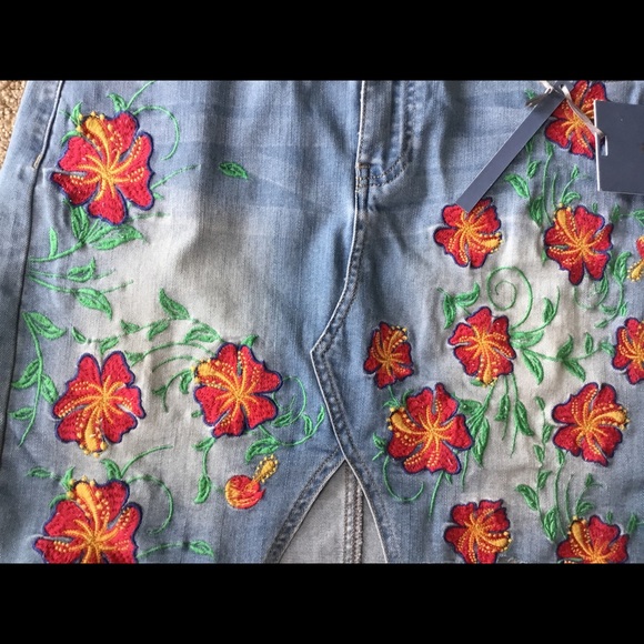 NWT Hydraulic Hibiscus Embroidered Denim Skirt 8 - Picture 4 of 8